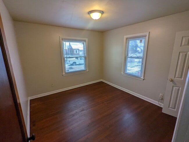 Building Photo - 3 Bedroom 1 Bathroom Single Family Home, West Columbus