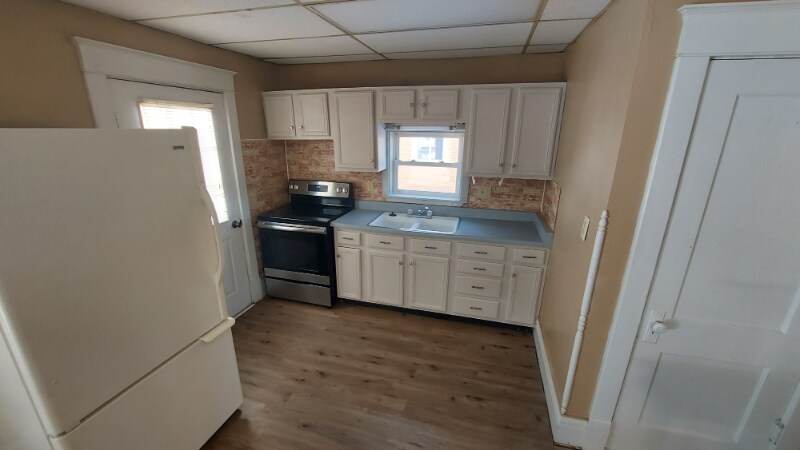 Building Photo - 327 Hasson Ave