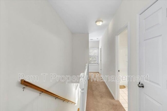 Building Photo - 635 E Henry St