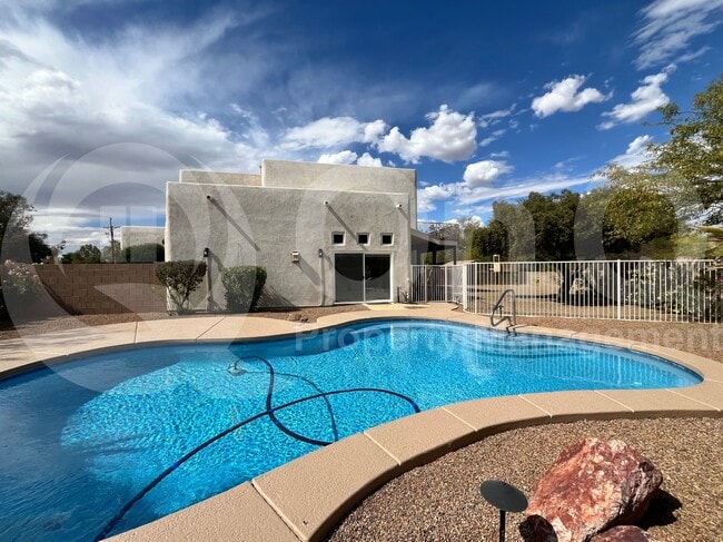 Building Photo - 9202 N Camino del Fierro