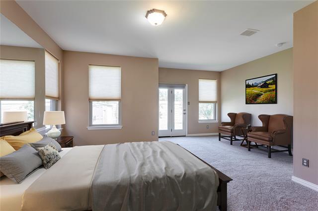 Building Photo - 3825 Miramar Dr
