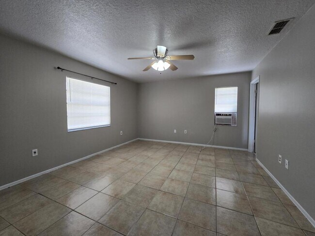 Building Photo - 12367 Linden Dr