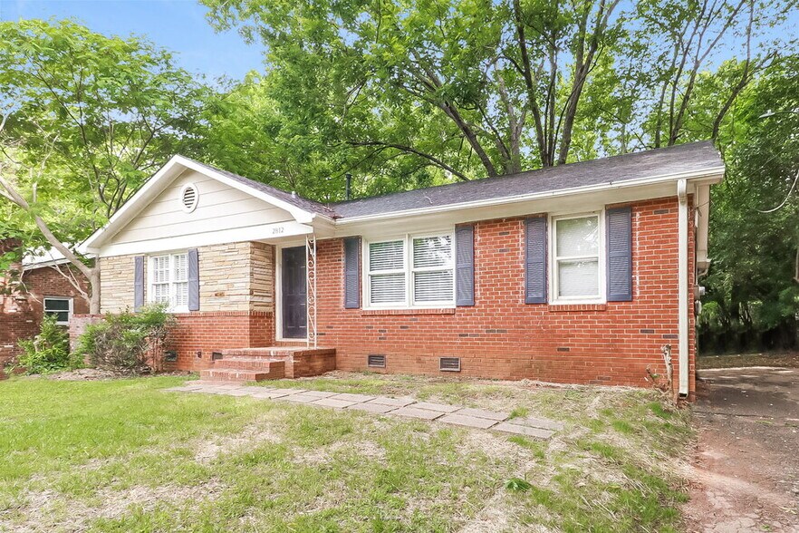 Building Photo - 2812 Denview Ln
