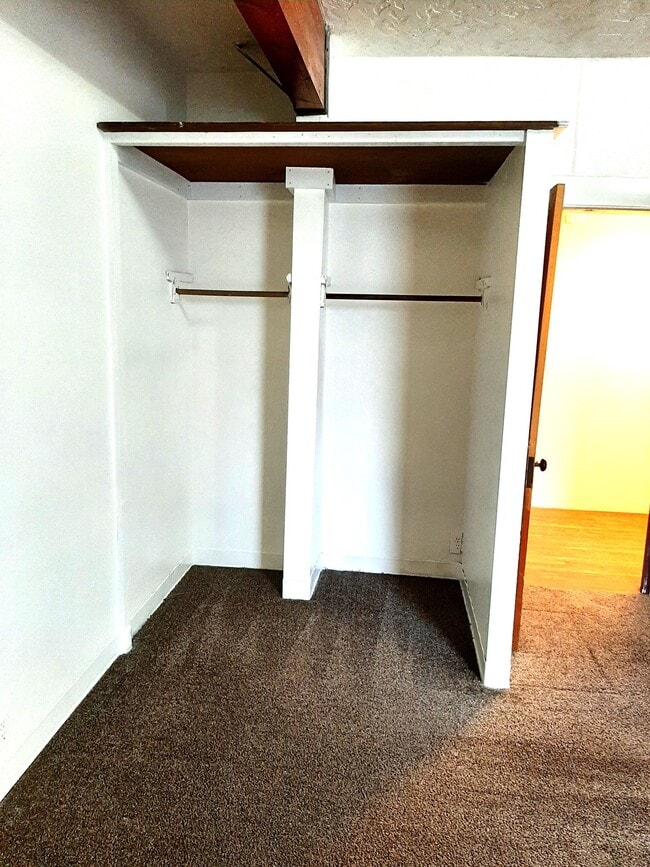 Building Photo - (1614 8th Ave)