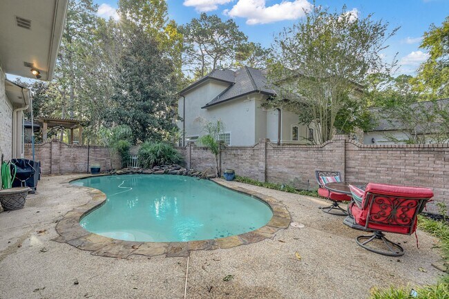 Building Photo - 192 Monterrey Rd W