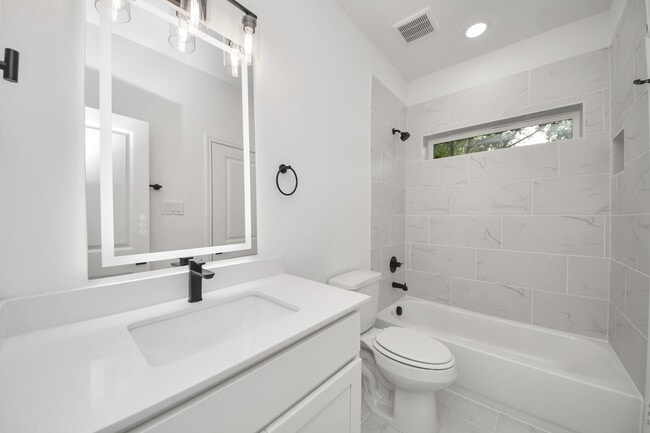 Building Photo - 5103 Mallow St