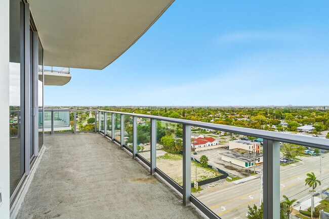 Building Photo - 220 Lake Shore Dr