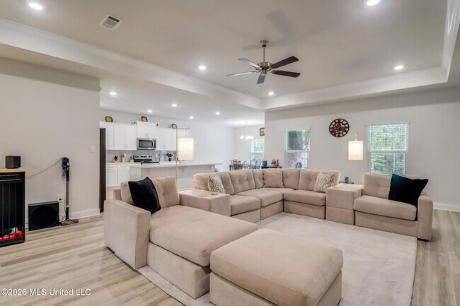 Building Photo - 4937 Fern Dr