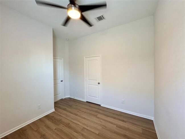Building Photo - 18717 Stewart Hill Dr