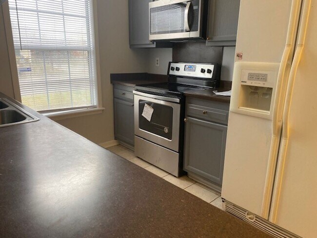 Building Photo - 3 Bed/2 Bath house for rent in Barnett Bend- Flowood