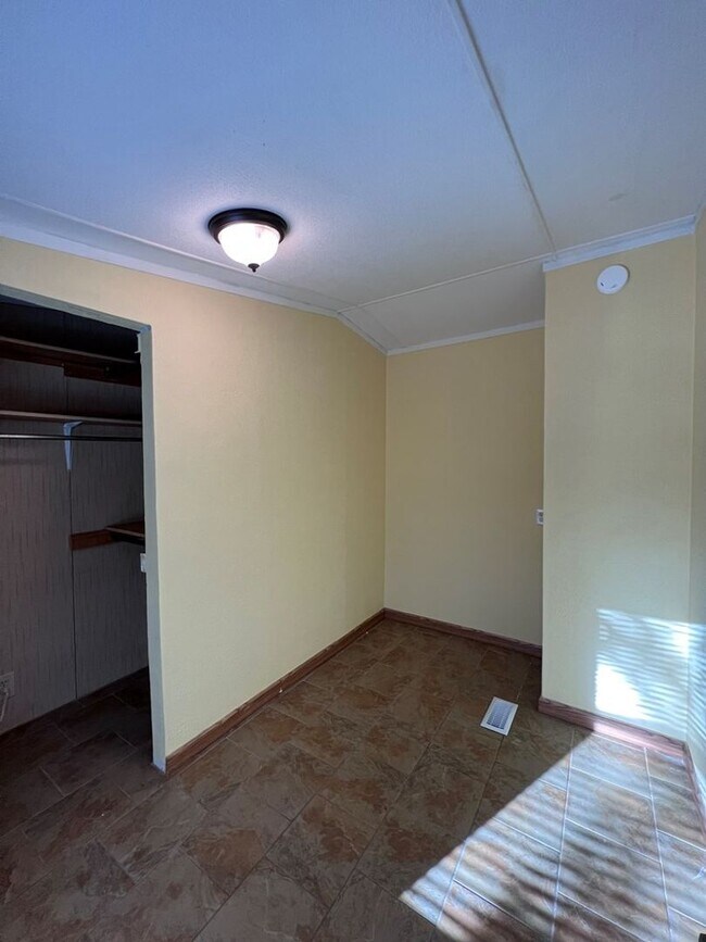 Building Photo - 2 Bedroom On Nicely Sized Lot