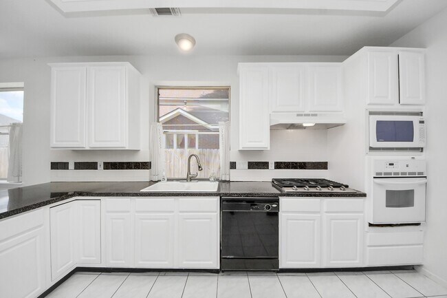Building Photo - 6406 Castle Ln Dr
