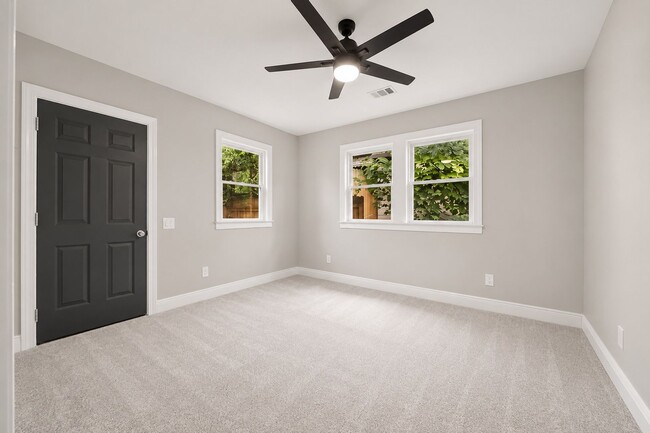 Building Photo - Move In by 6/5 & Save $500 OFF JUNE Rent — Fully Renovated Gem!!!