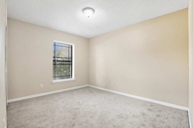 Building Photo - 843 Georgia Ave