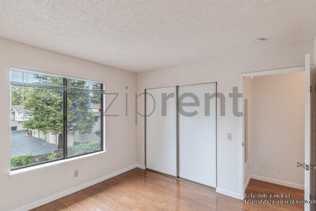 Building Photo - 2547 Easton Ln