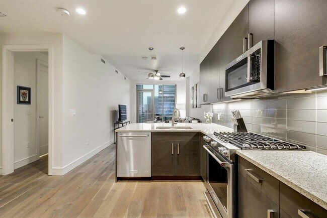 Building Photo - 222 West Ave