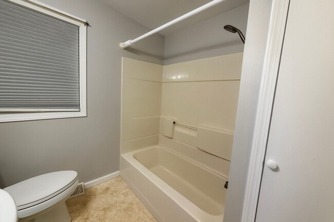 Building Photo - 2 Bedroom 2 Bath Home on Lake Delta For Rent!