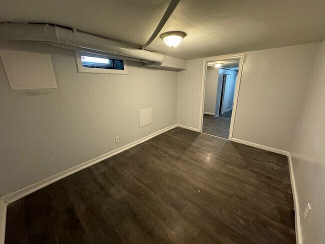 Building Photo - Freshly Updated 3bd/1bath Featuring Spacious Layout & Dedicated Office!