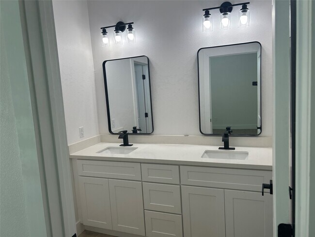 Building Photo - 8203 Sparta St