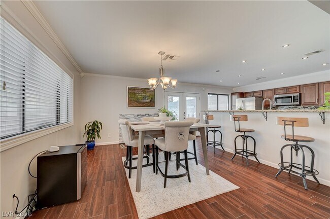 Building Photo - 2064 Waverly Cir