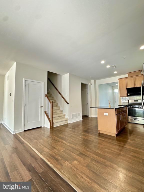 Building Photo - 313 Wynstone Ct