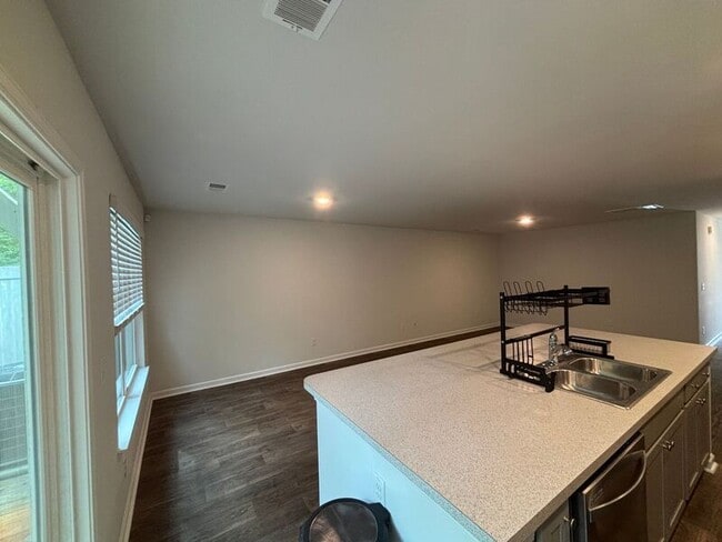 Building Photo - 4702 Palm View Cir
