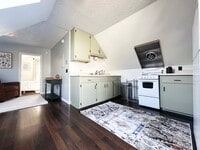 Building Photo - 13 Center St