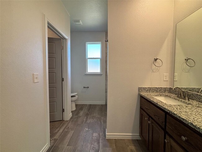 Building Photo - 722 Freedom Cir