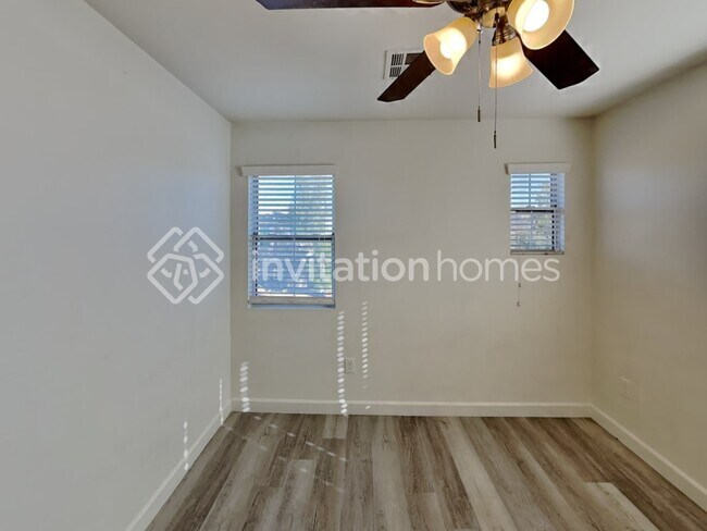 Building Photo - 4121 W Irwin Ave