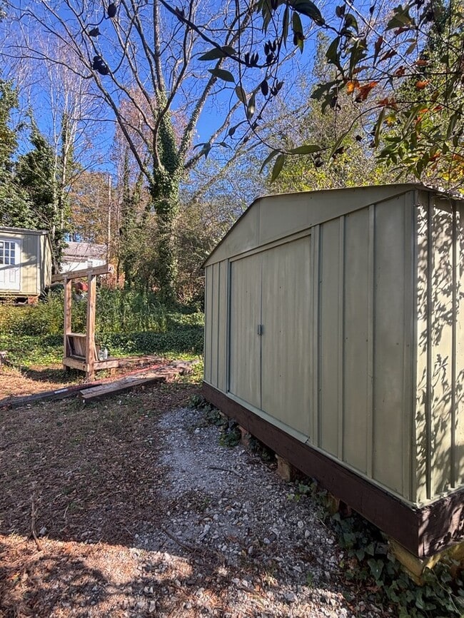 Building Photo - 2 bedroom 2 bathroom