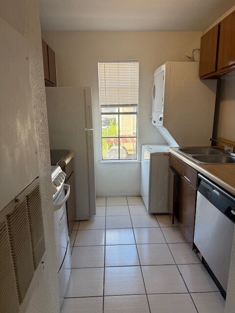 Building Photo - 8323 Wilcrest Dr