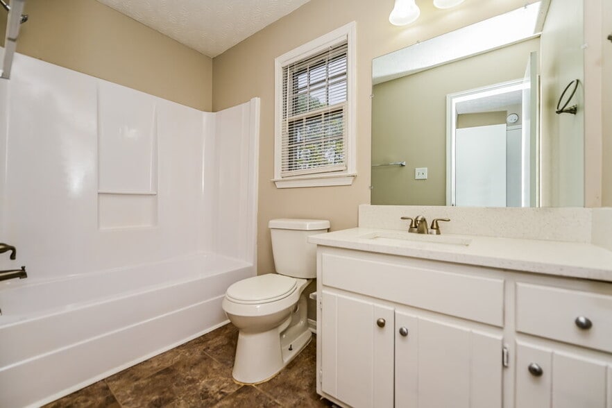 Building Photo - 3613 Fay Dr