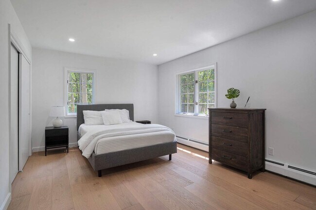 Building Photo - 1 Ginny Ct