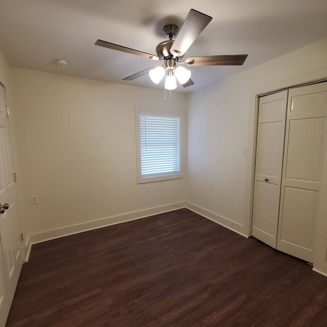 Building Photo - Charming 3-Bedroom Home on 1 Acre with Spacious Garage and Screened-In Porch