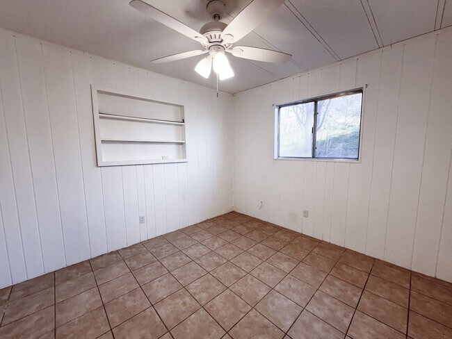 Building Photo - 114 W Head St