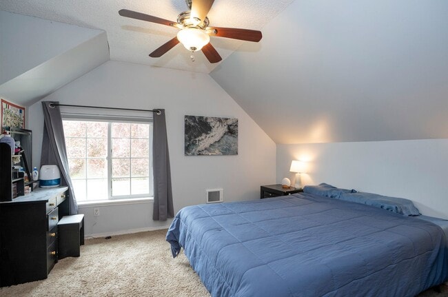 Building Photo - Spacious and Updated Rainier Meadows Home with Private Backyard