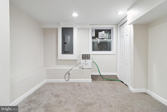 Building Photo - 912 N Milton Ave