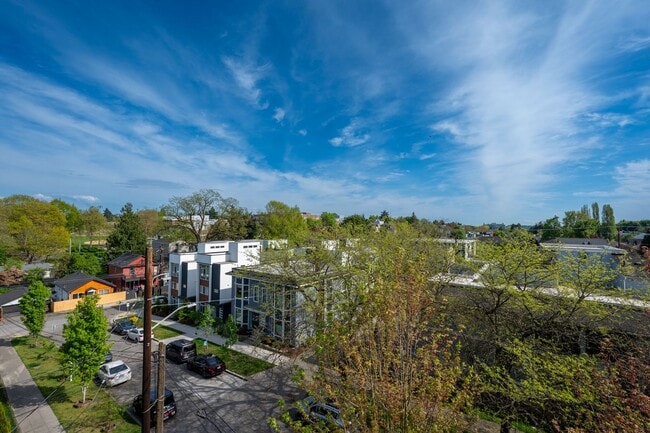 Building Photo - Modern 2BR End-Unit Townhome with Two Rooftop Decks