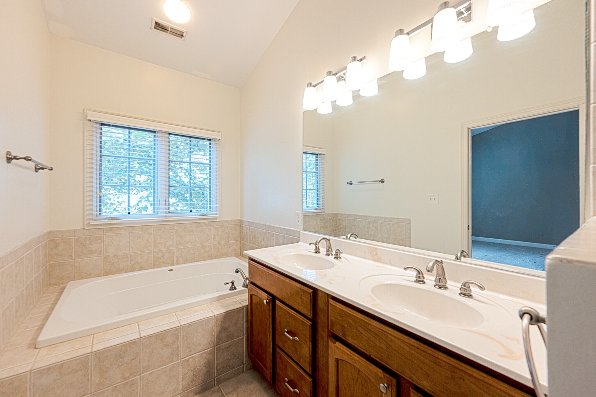 Building Photo - 43148 Katama Sq