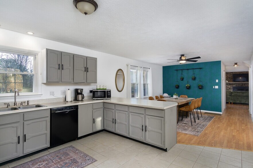 Building Photo - 120 Whitney Dr