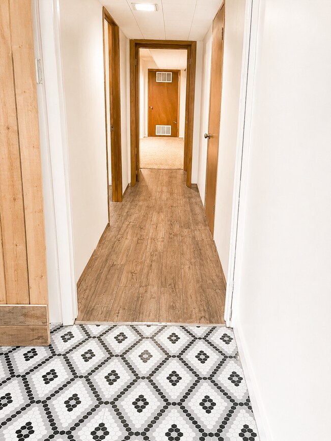 Building Photo - Large Basement Apartment For Rent - Utilities Are Included