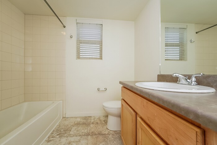 Building Photo - 20009 Elgin Dr