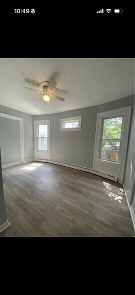 Building Photo - 658 E 28th St