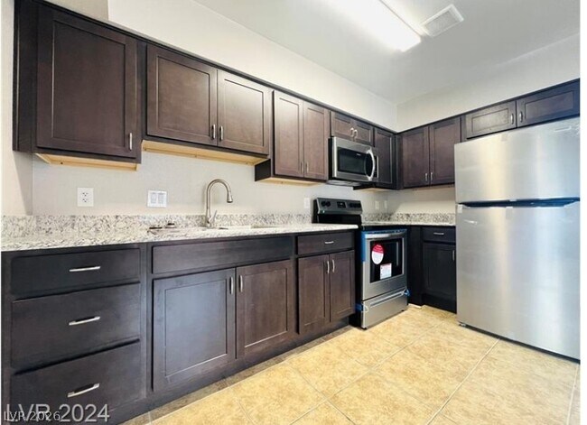 Building Photo - 2920 E Siki Ct