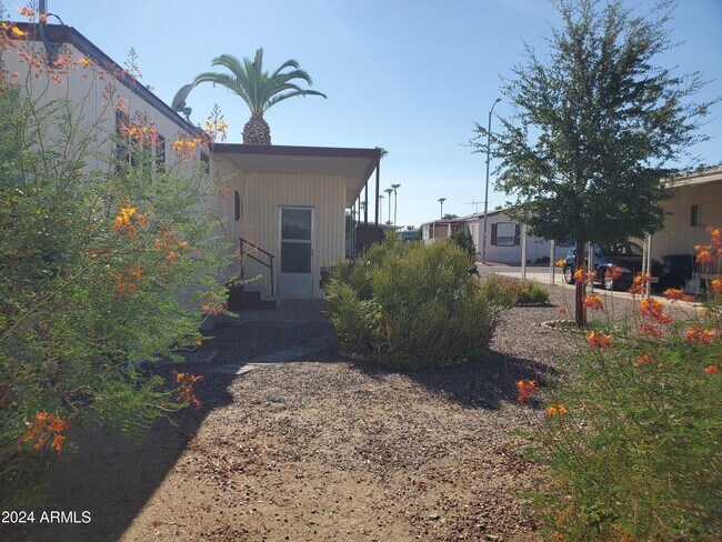 Building Photo - 2650 W Union Hills Dr