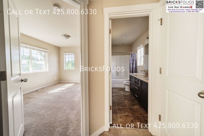 Building Photo - 10626 Eastridge Dr NE