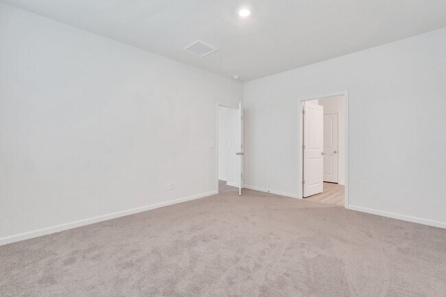 Building Photo - 4 BEDROOMS & FENCED YARD!