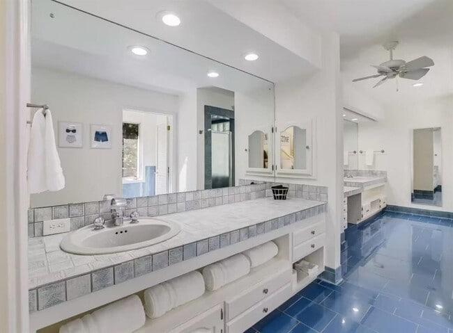 Building Photo - 1263 Terminal Loop Rd