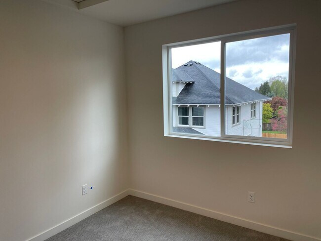 Building Photo - 5575 NE Killingsworth St