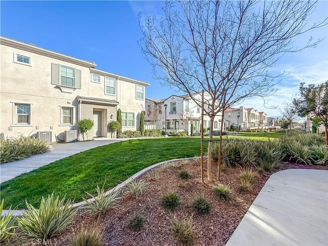 Building Photo - Beautifully 2019-Built 3 Beds 2.5 Baths 1,468 Sqft Home in Eastvale!